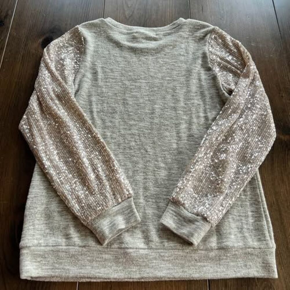 THML Women’s Grey Top w/shimmering rose gold sequin sleeves-small